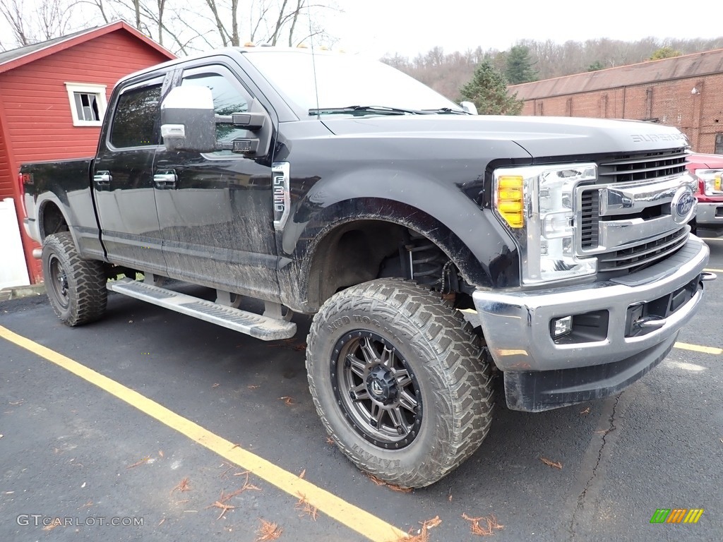 2017 F350 Super Duty XLT Crew Cab 4x4 - Shadow Black / Medium Earth Gray photo #4