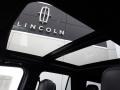 2019 White Platinum Metallic Tri-Coat Lincoln Navigator Reserve 4x4  photo #20