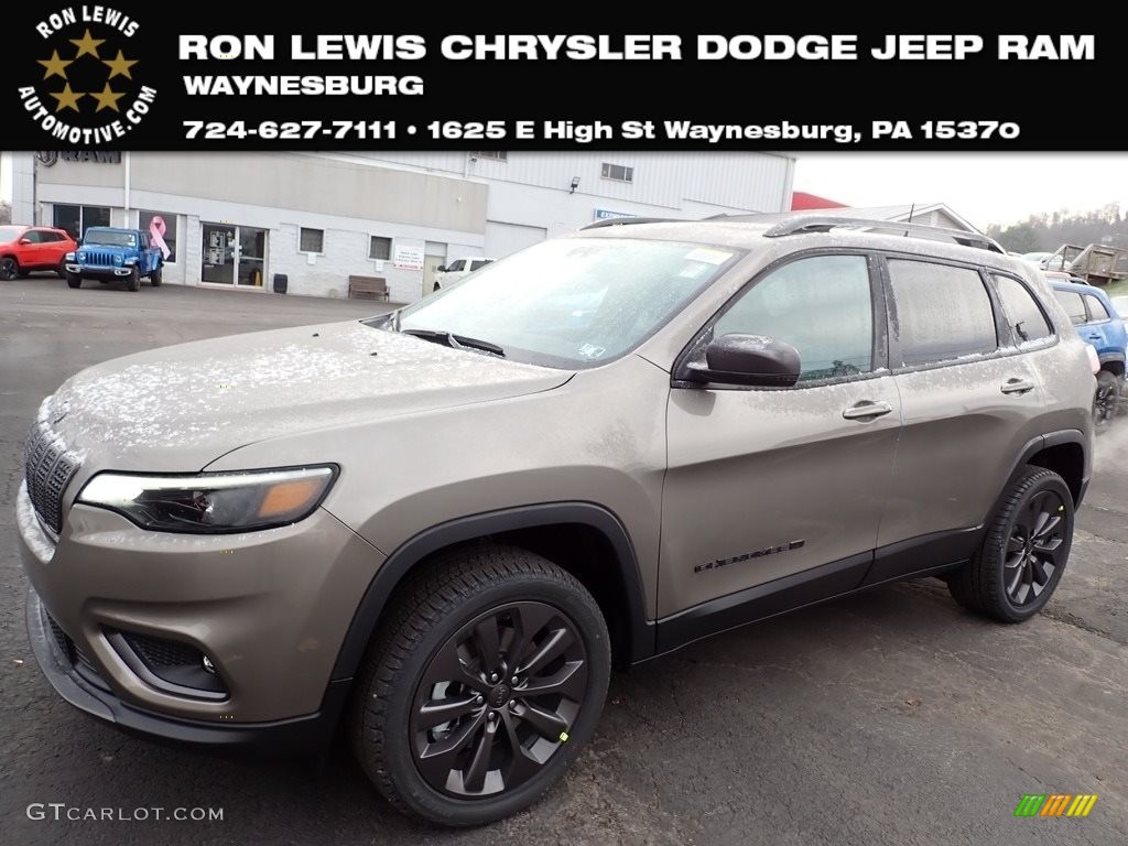 2021 Cherokee Latitude Lux 4x4 - Light Brownstone Pearl / Black photo #1