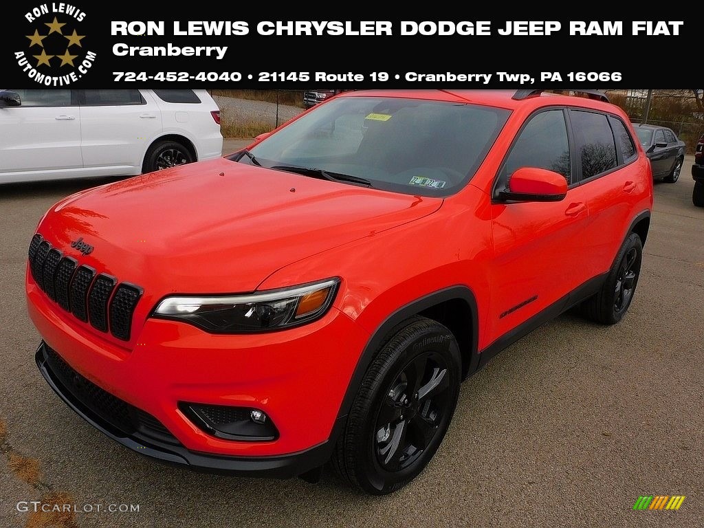 2021 Cherokee Altitude 4x4 - Spitfire Orange / Black photo #1