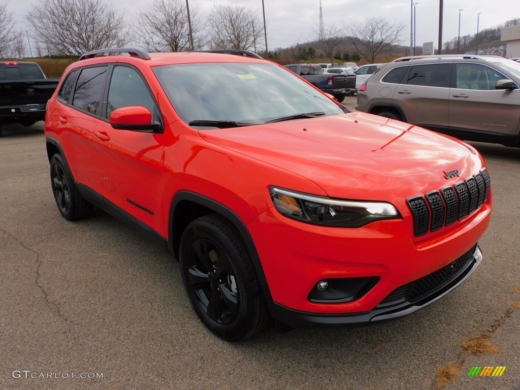 2021 Cherokee Altitude 4x4 - Spitfire Orange / Black photo #3