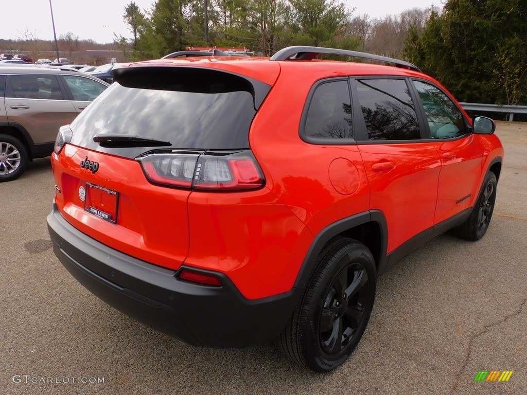 2021 Cherokee Altitude 4x4 - Spitfire Orange / Black photo #5