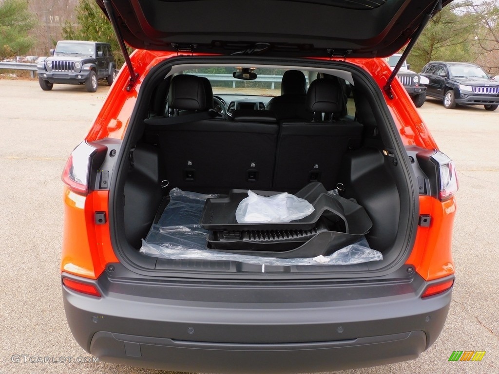 2021 Cherokee Altitude 4x4 - Spitfire Orange / Black photo #7