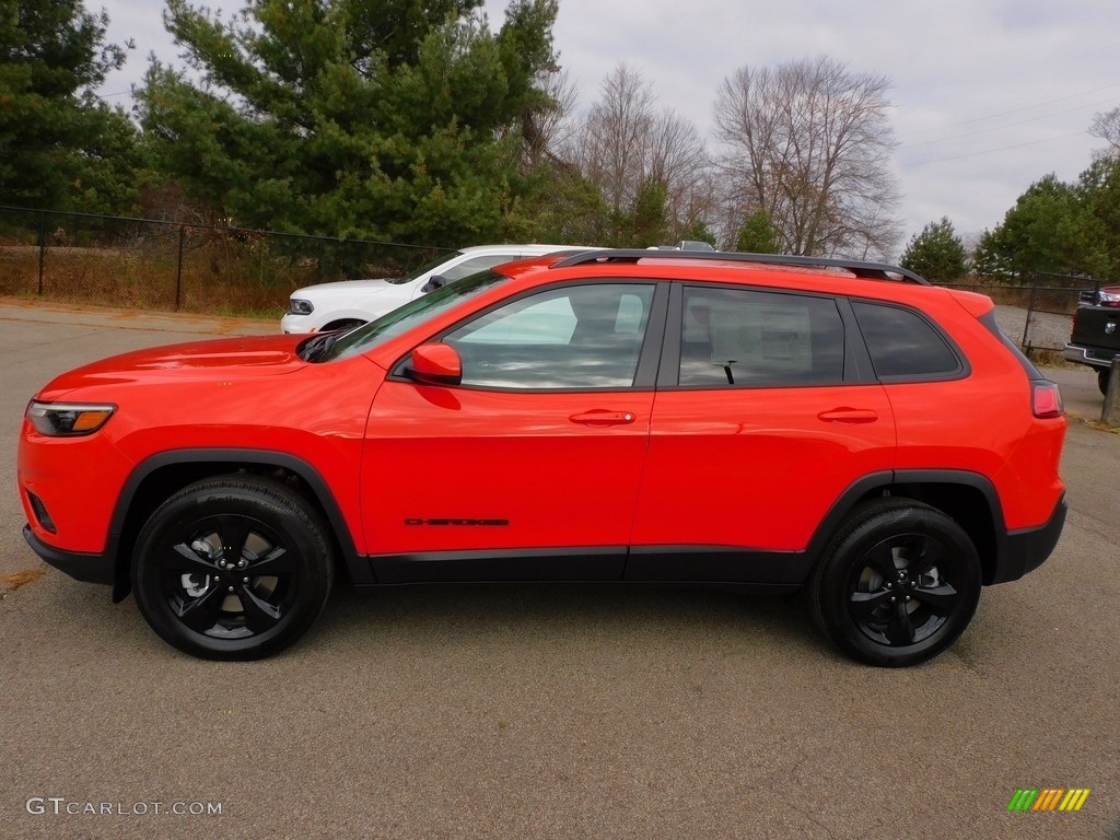 2021 Cherokee Altitude 4x4 - Spitfire Orange / Black photo #9