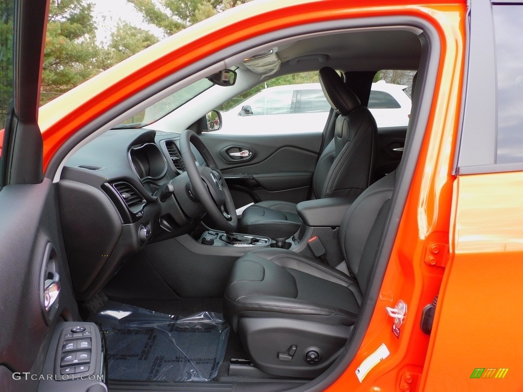 2021 Cherokee Altitude 4x4 - Spitfire Orange / Black photo #11