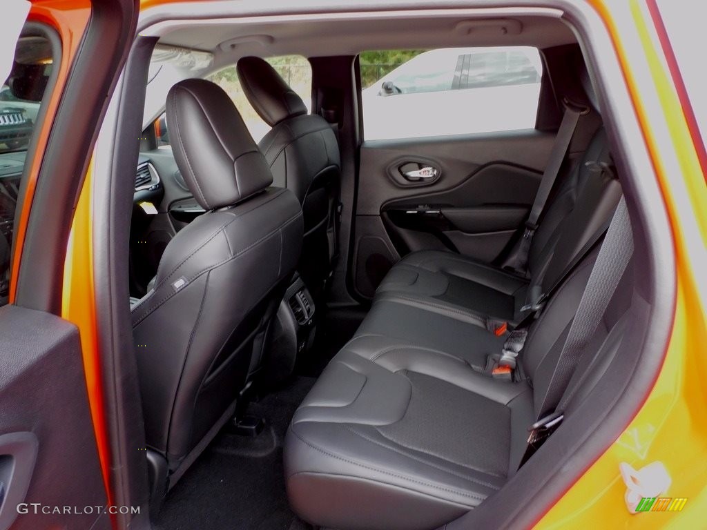 2021 Cherokee Altitude 4x4 - Spitfire Orange / Black photo #12
