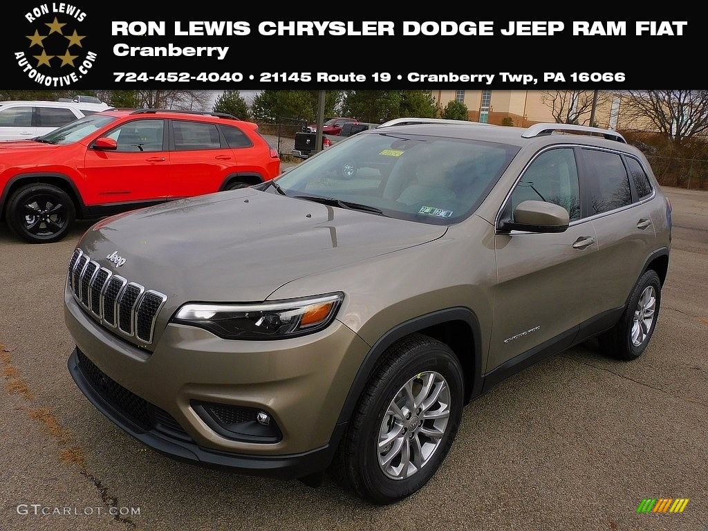 2021 Cherokee Latitude Lux 4x4 - Light Brownstone Pearl / Ski Gray/Black photo #1