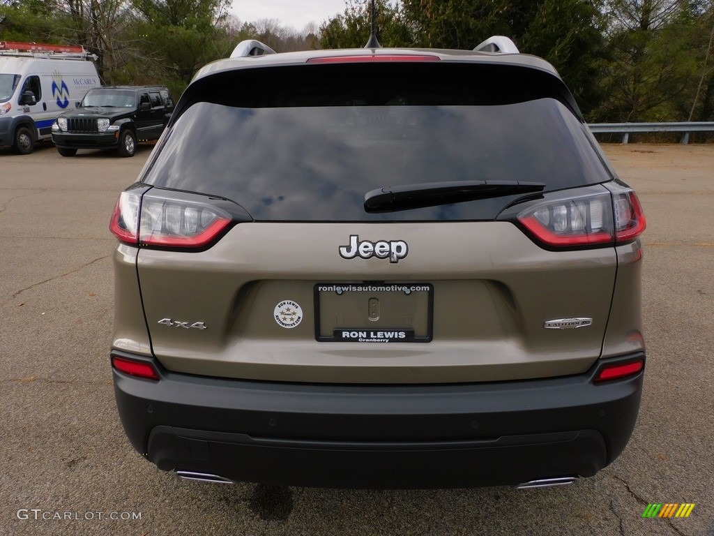 2021 Cherokee Latitude Lux 4x4 - Light Brownstone Pearl / Ski Gray/Black photo #6