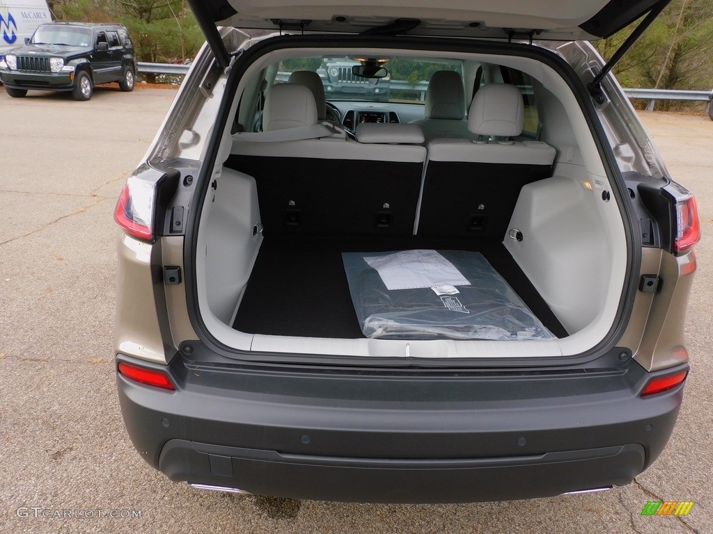 2021 Cherokee Latitude Lux 4x4 - Light Brownstone Pearl / Ski Gray/Black photo #7