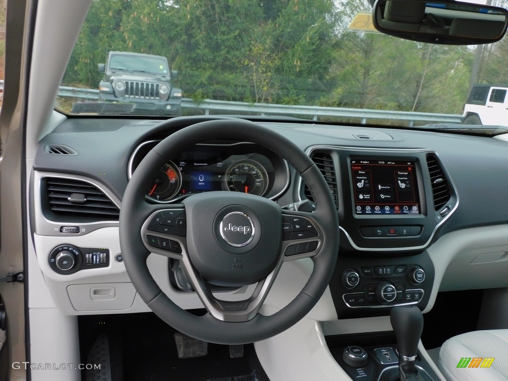 2021 Cherokee Latitude Lux 4x4 - Light Brownstone Pearl / Ski Gray/Black photo #13