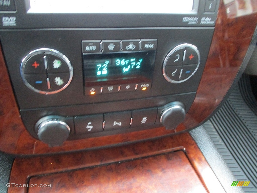 2014 Suburban LTZ 4x4 - Black / Ebony photo #25