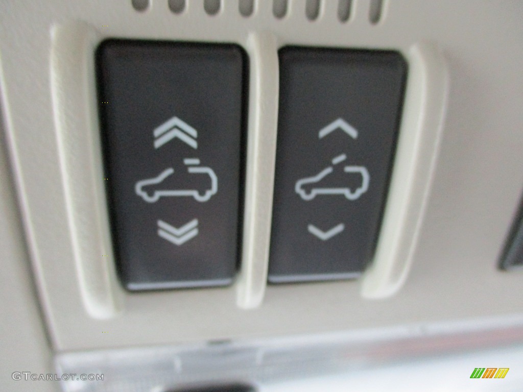 2014 Suburban LTZ 4x4 - Black / Ebony photo #29