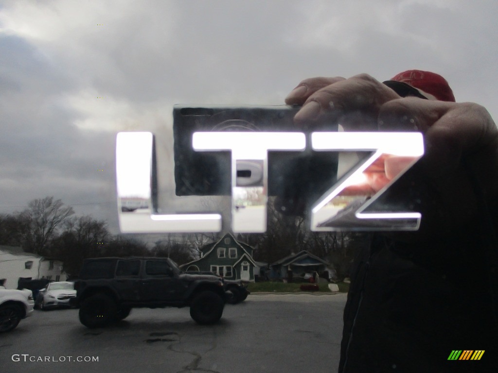 2014 Suburban LTZ 4x4 - Black / Ebony photo #35