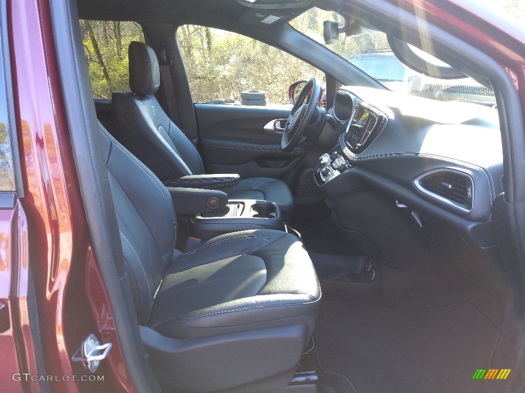 2021 Pacifica Touring L - Velvet Red Pearl / Black photo #17