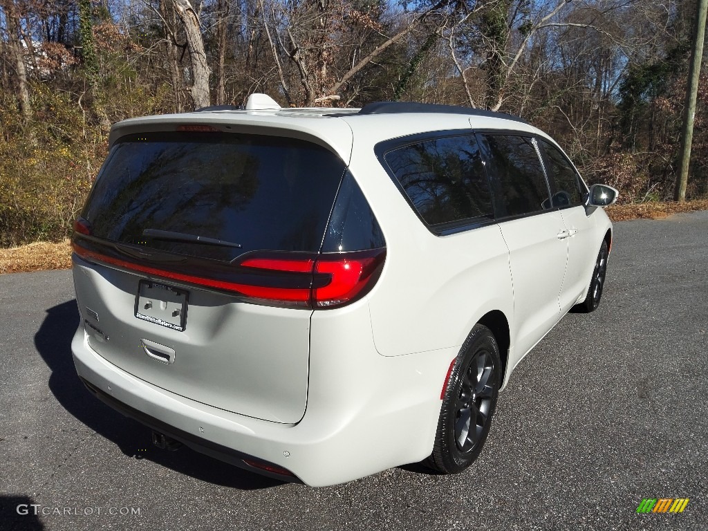 2021 Pacifica Touring L - Luxury White Pearl / Black photo #6