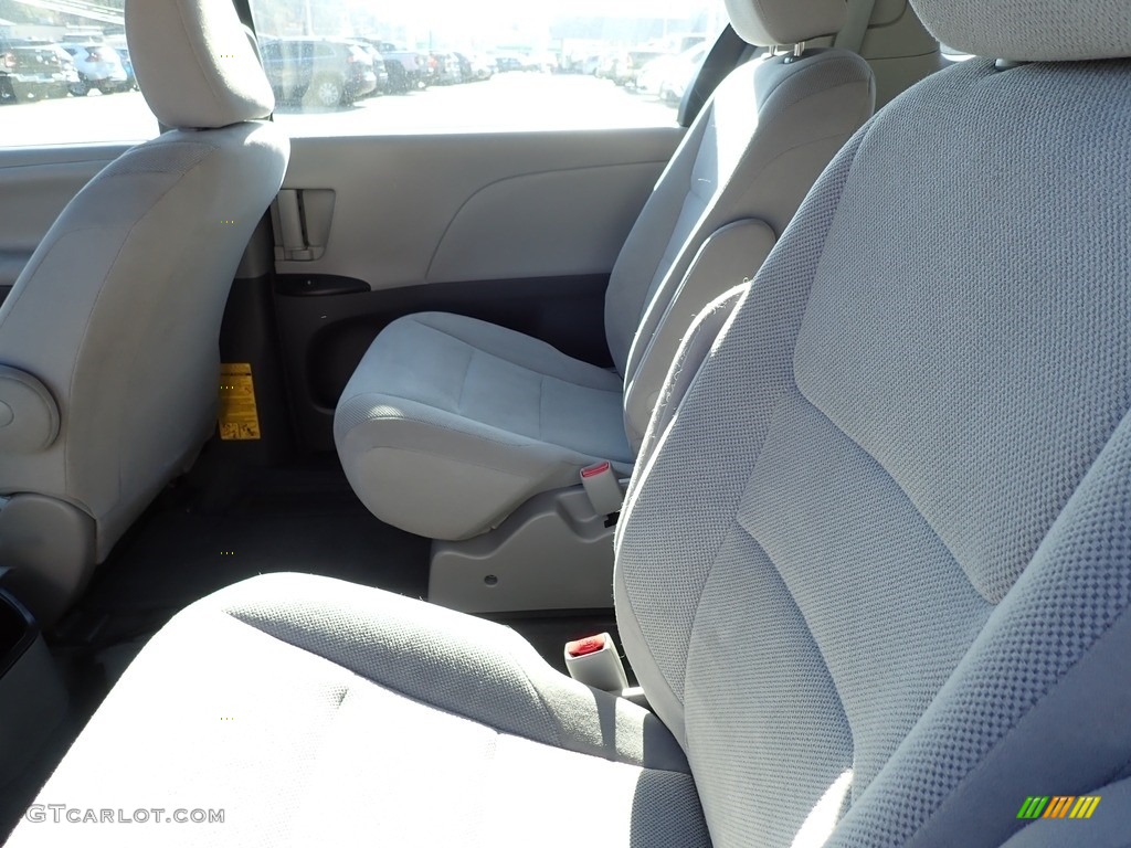 2015 Sienna L - Silver Sky Metallic / Black photo #12