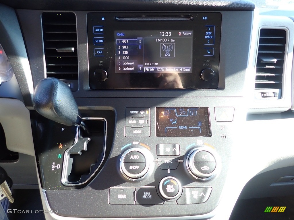 2015 Sienna L - Silver Sky Metallic / Black photo #19