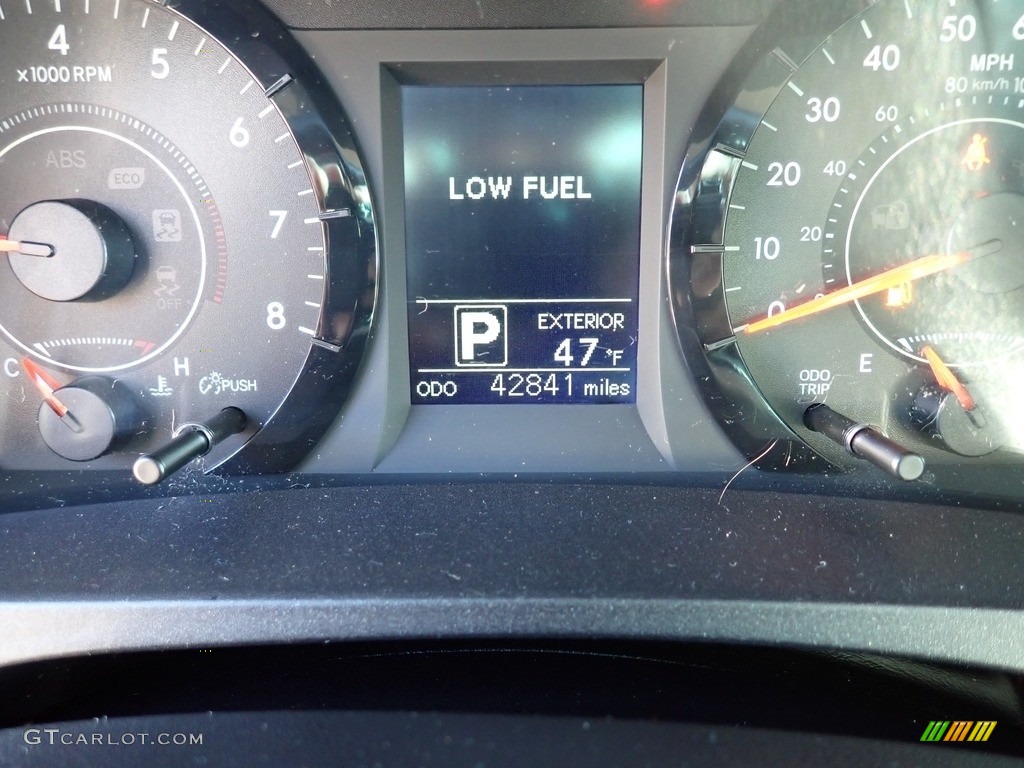 2015 Toyota Sienna L Gauges Photos