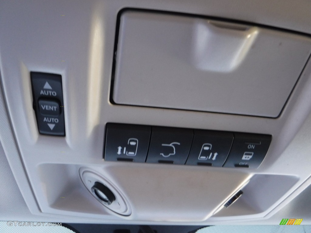 2013 Town & Country Limited - Maximum Steel Metallic / Black/Light Graystone photo #24