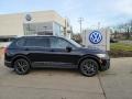 Deep Black Pearl - Tiguan SE 4Motion Photo No. 2