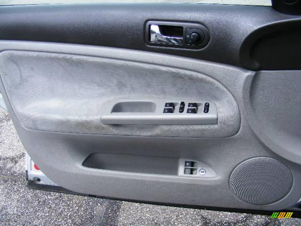 2003 Passat GL Sedan - Reflex Silver Metallic / Grey photo #26