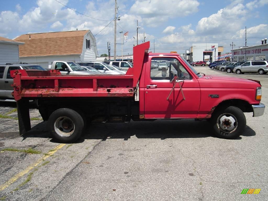 1995 F350 XL Regular Cab Chassis Dump Truck - Ultra Red / Red photo #6