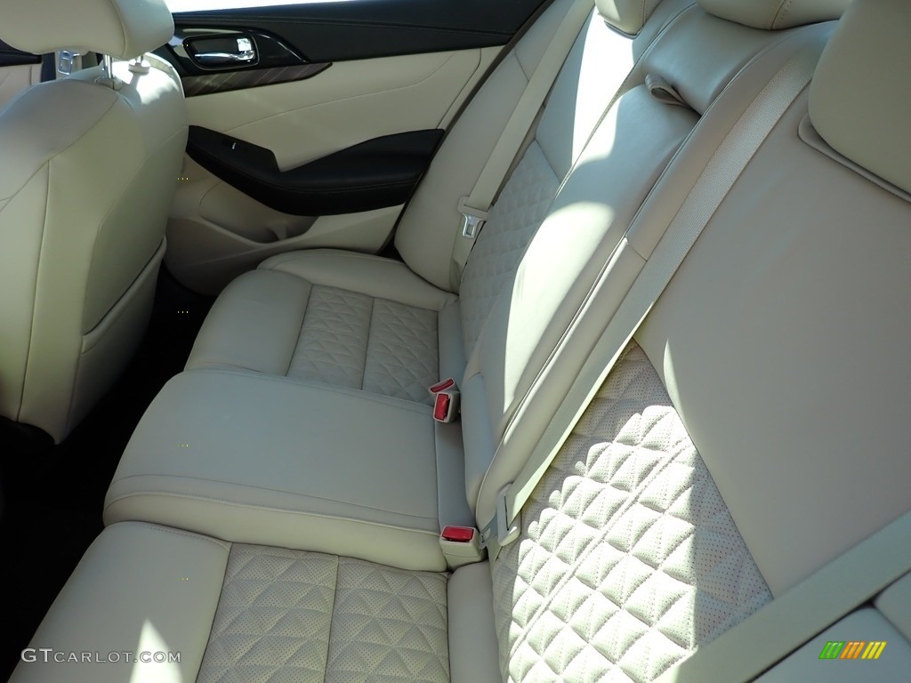 2017 Maxima Platinum - Pearl White / Cashmere photo #12