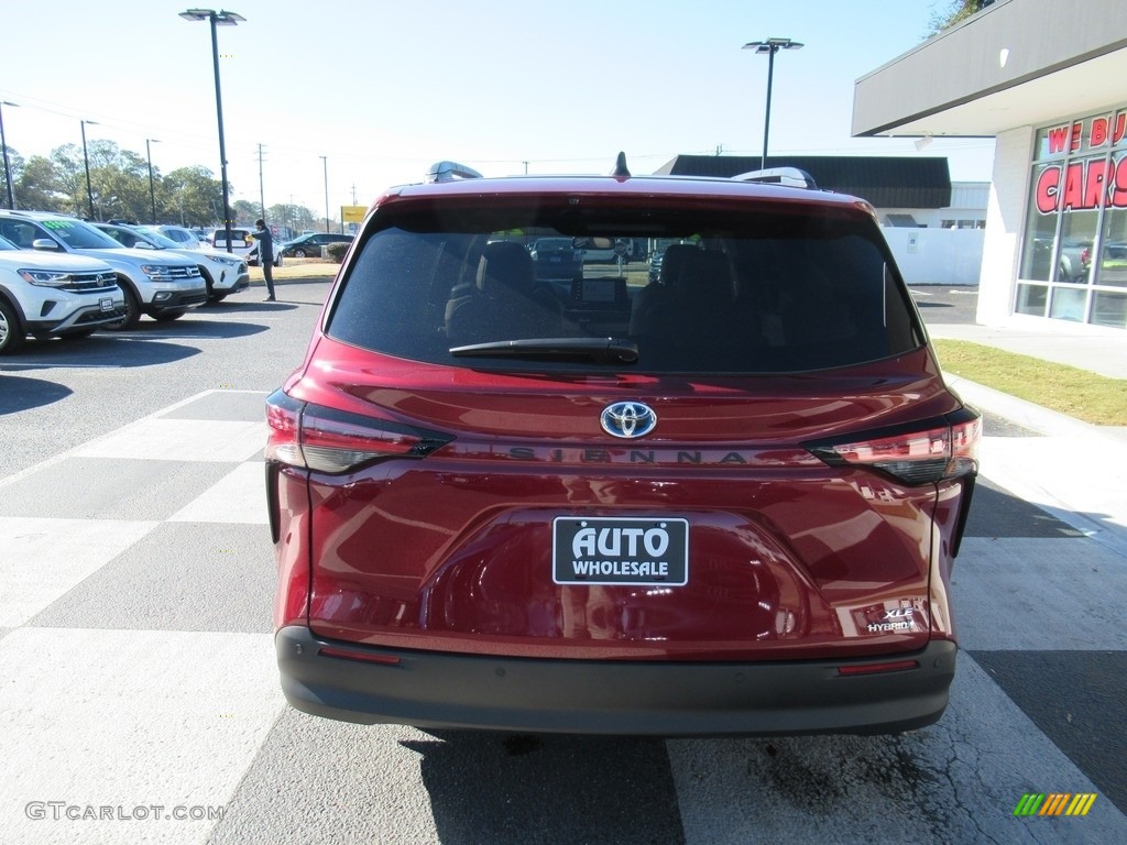 2021 Sienna XLE Hybrid - Ruby Flare Pearl / Chateau photo #4