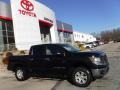 2018 Magnetic Black Nissan Titan SV Crew Cab 4x4  photo #2