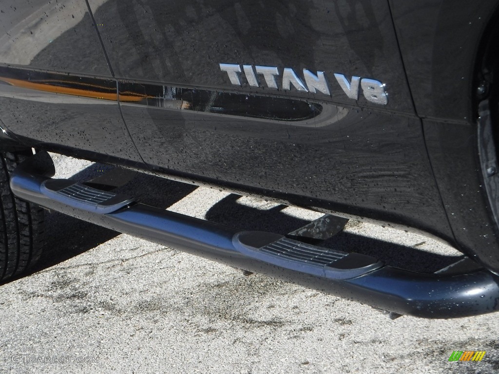 2018 Titan SV Crew Cab 4x4 - Magnetic Black / Black photo #11