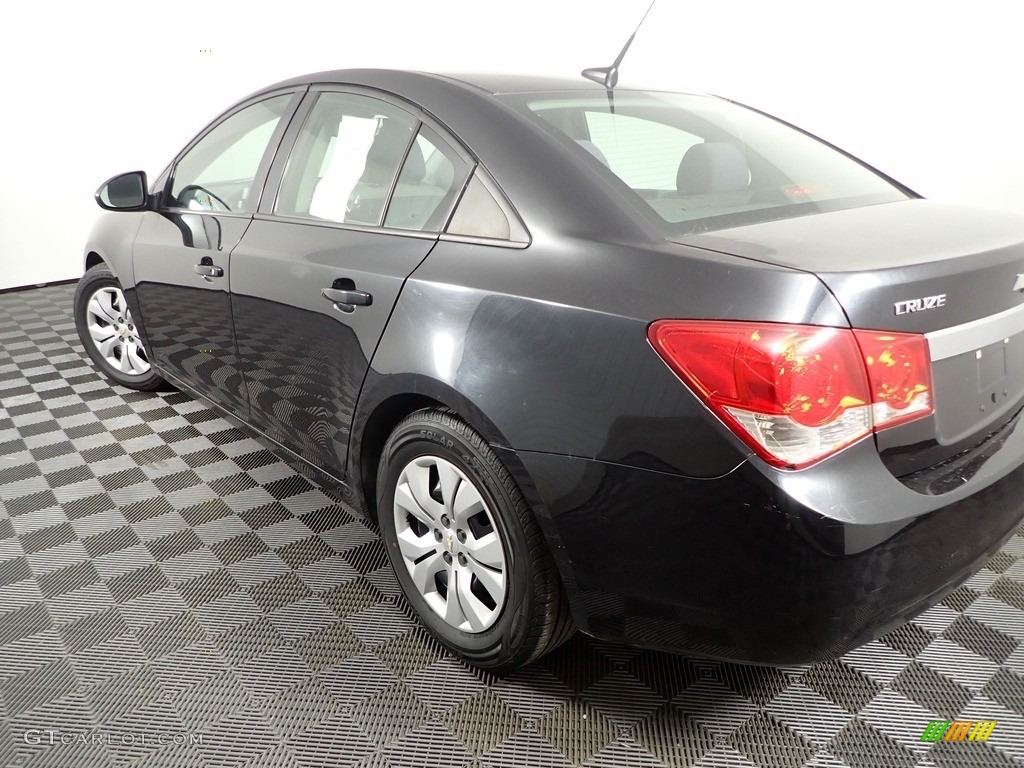 2013 Cruze LS - Black Granite Metallic / Jet Black/Medium Titanium photo #9