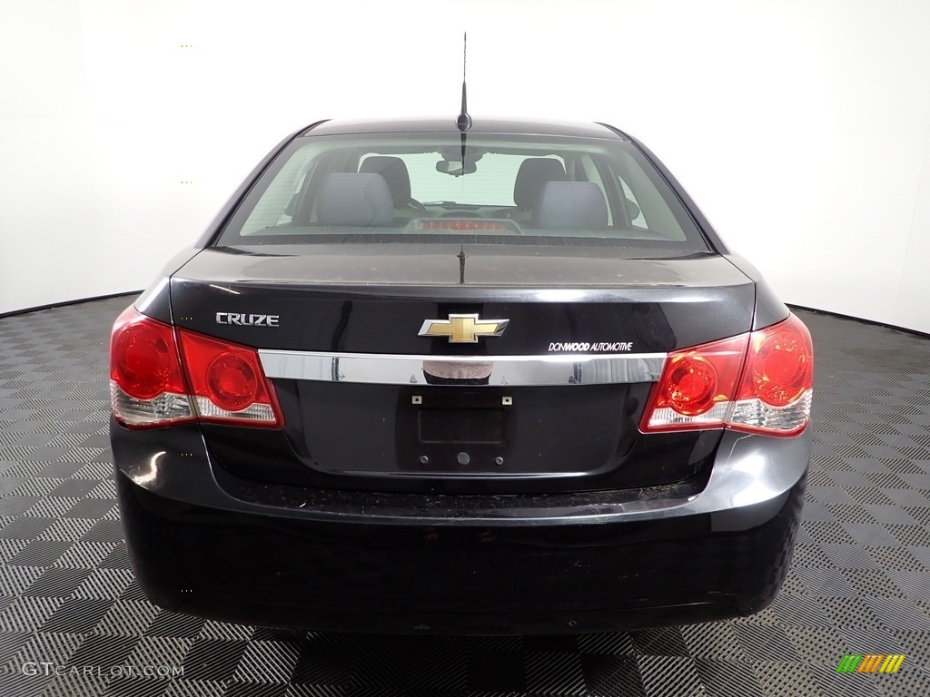 2013 Cruze LS - Black Granite Metallic / Jet Black/Medium Titanium photo #10