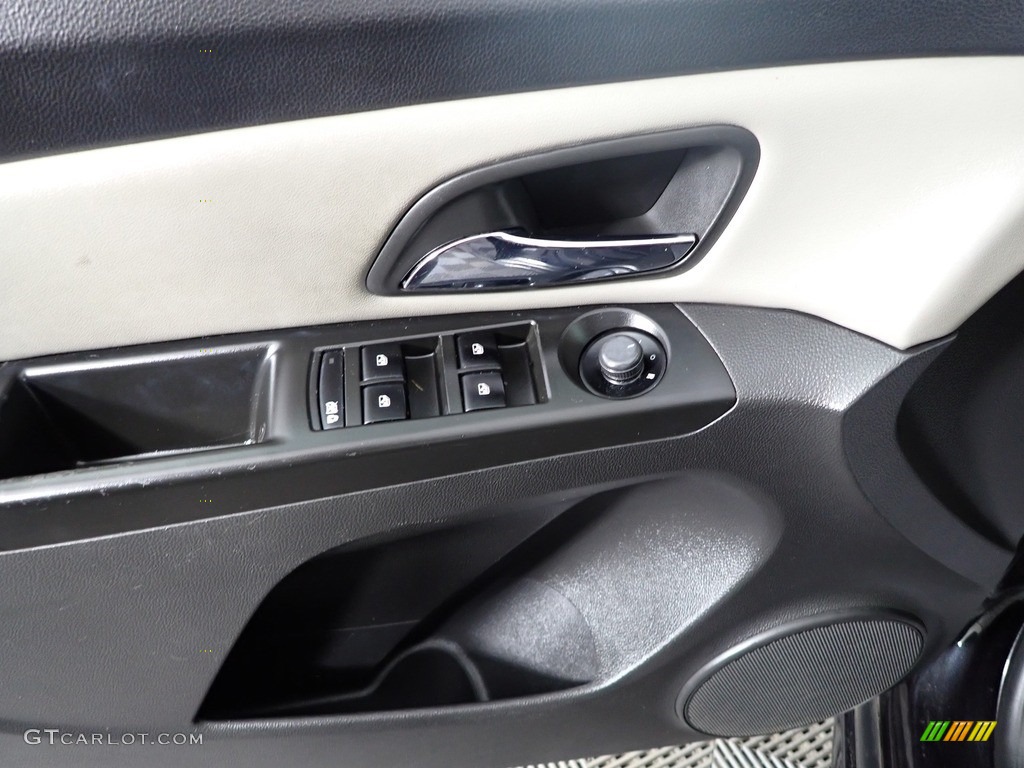 2013 Cruze LS - Black Granite Metallic / Jet Black/Medium Titanium photo #15