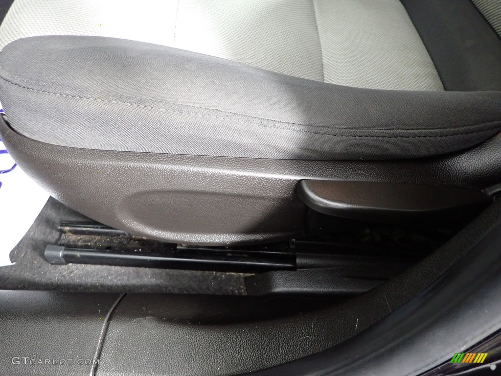 2013 Cruze LS - Black Granite Metallic / Jet Black/Medium Titanium photo #16