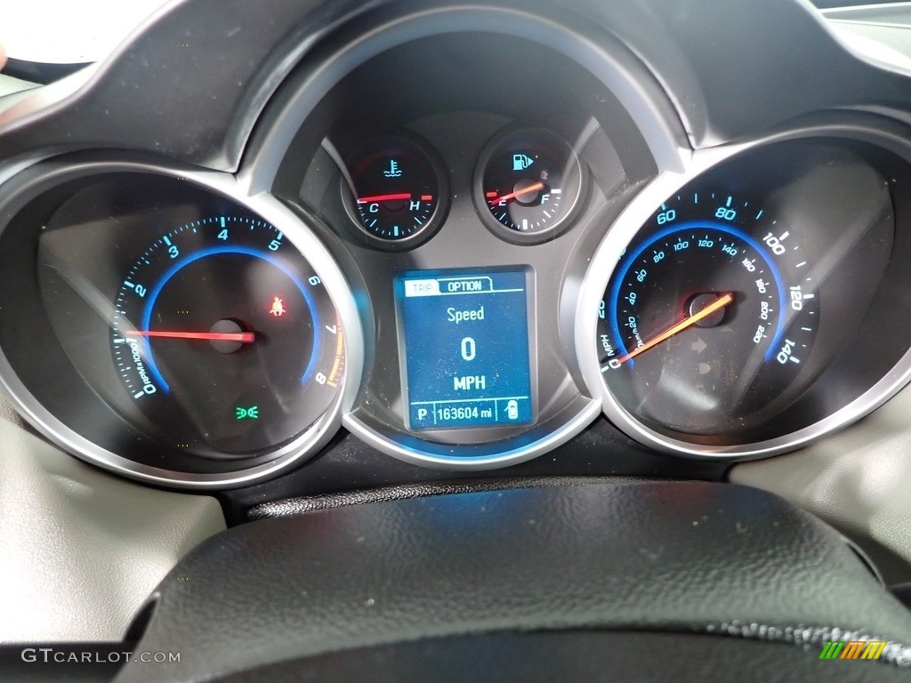 2013 Cruze LS - Black Granite Metallic / Jet Black/Medium Titanium photo #21