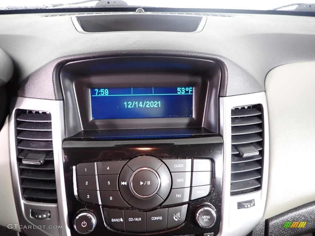 2013 Cruze LS - Black Granite Metallic / Jet Black/Medium Titanium photo #22