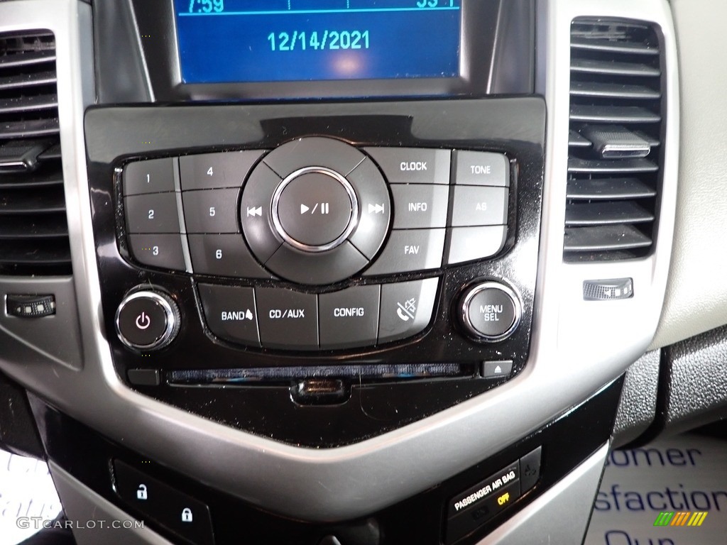 2013 Cruze LS - Black Granite Metallic / Jet Black/Medium Titanium photo #23