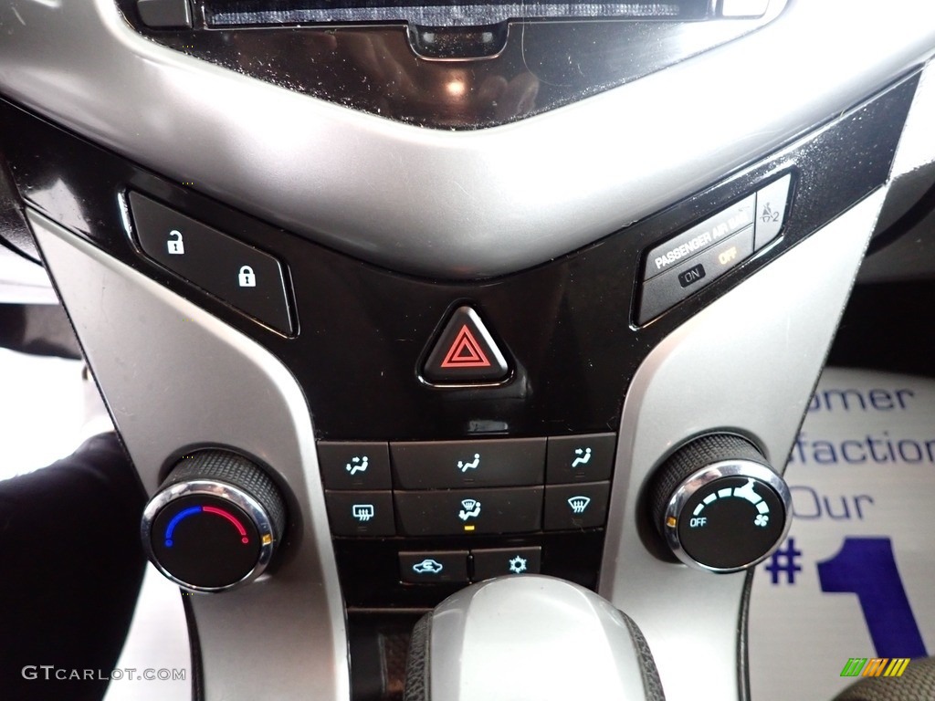 2013 Cruze LS - Black Granite Metallic / Jet Black/Medium Titanium photo #24