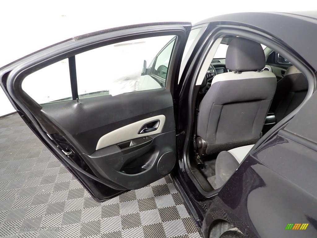 2013 Cruze LS - Black Granite Metallic / Jet Black/Medium Titanium photo #27