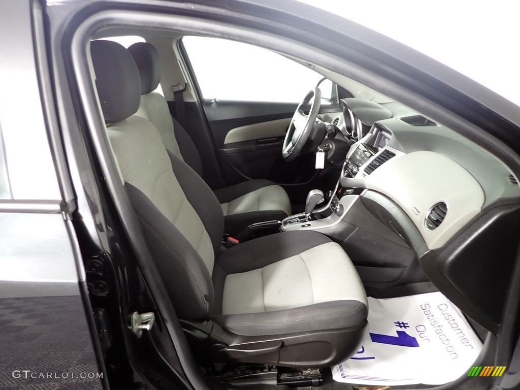 2013 Cruze LS - Black Granite Metallic / Jet Black/Medium Titanium photo #31