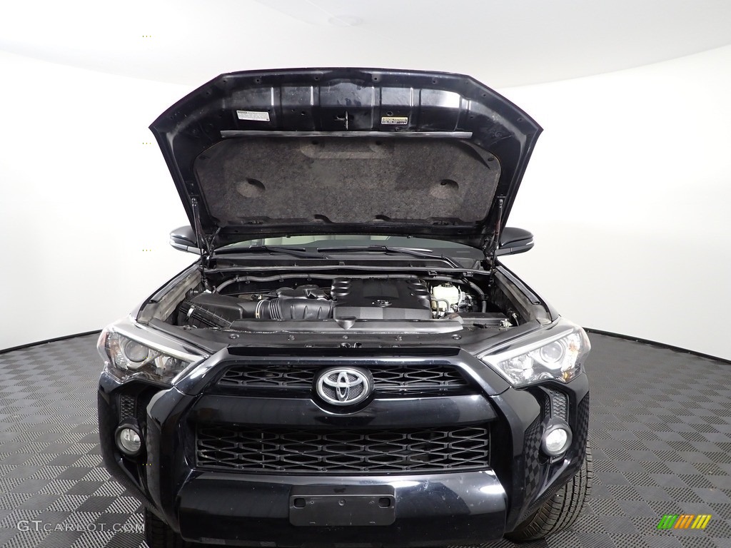 2019 4Runner SR5 Premium 4x4 - Midnight Black metallic / Sand Beige photo #8