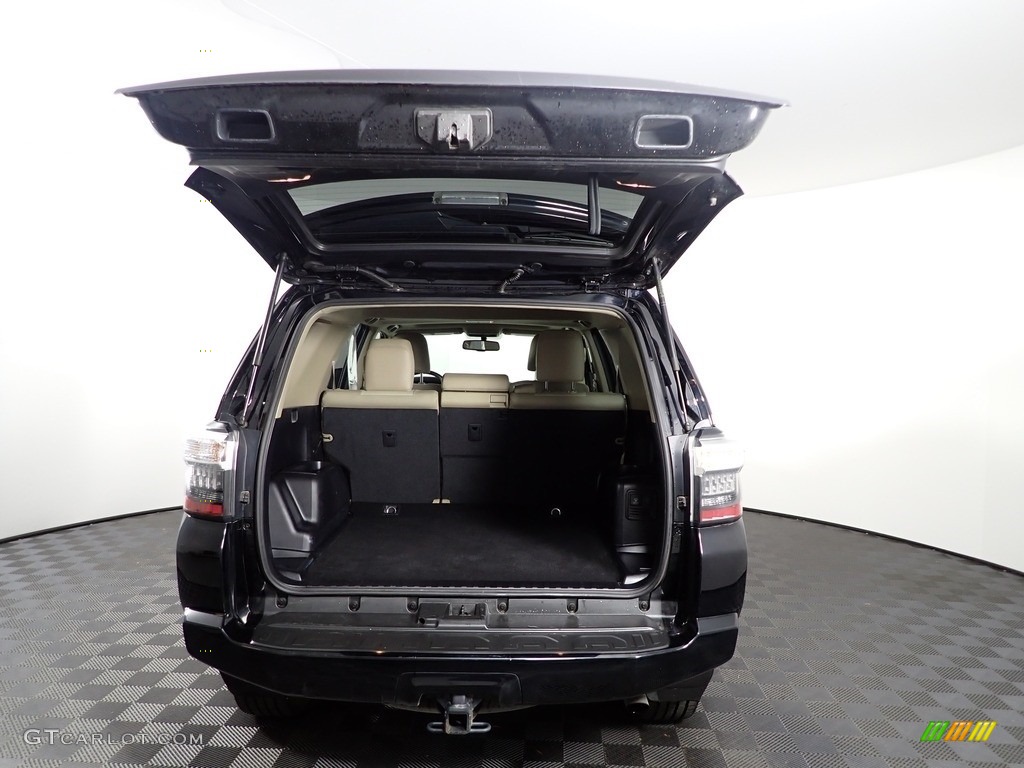 2019 4Runner SR5 Premium 4x4 - Midnight Black metallic / Sand Beige photo #14