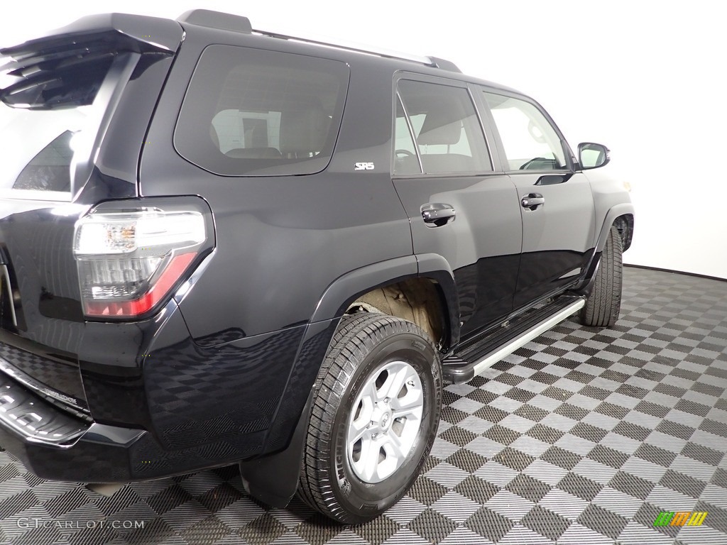 2019 4Runner SR5 Premium 4x4 - Midnight Black metallic / Sand Beige photo #16