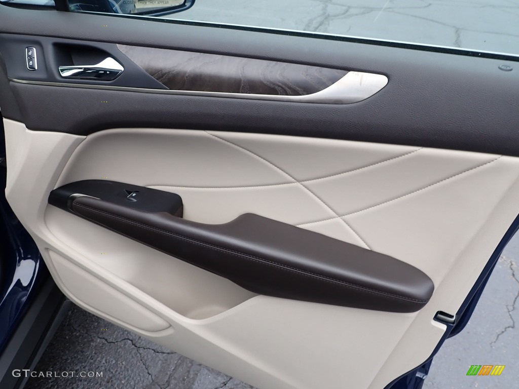 2018 Lincoln MKC Reserve AWD Door Panel Photos