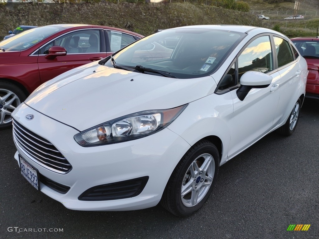 2018 Fiesta SE Sedan - Oxford White / Charcoal Black photo #3