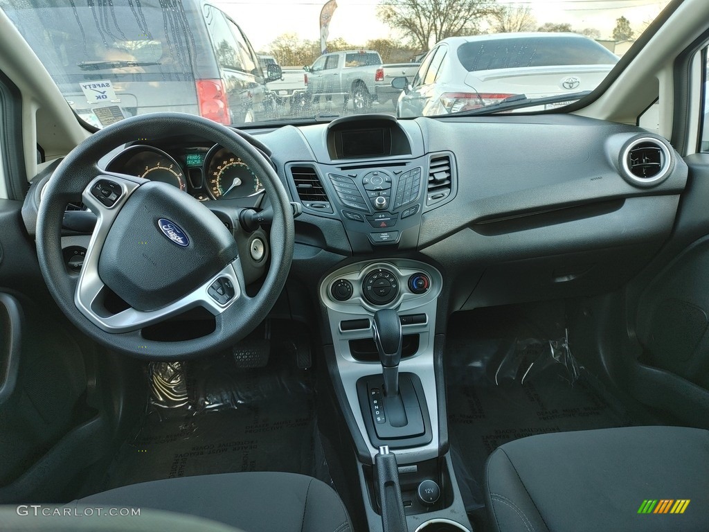 2018 Fiesta SE Sedan - Oxford White / Charcoal Black photo #5