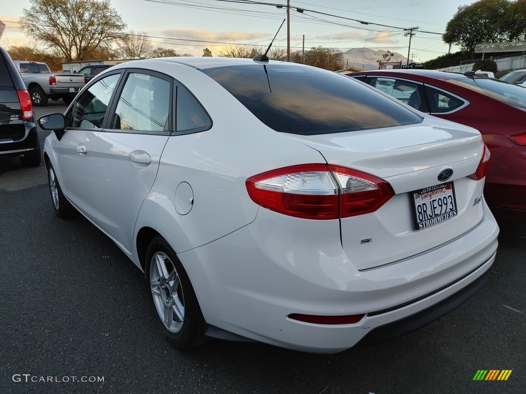 2018 Fiesta SE Sedan - Oxford White / Charcoal Black photo #9