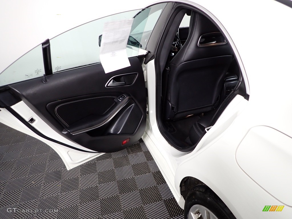 2016 CLA 250 4Matic - Cirrus White / Black photo #29