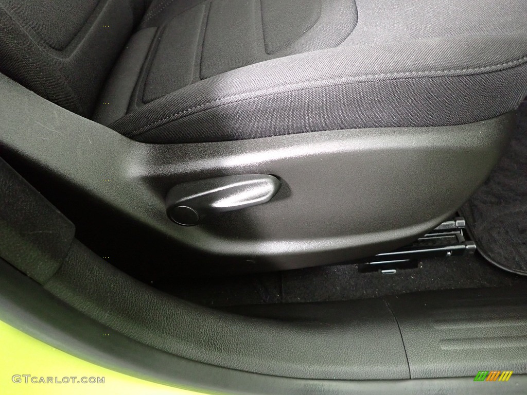 2018 Renegade Latitude 4x4 - Hypergreen / Black photo #33