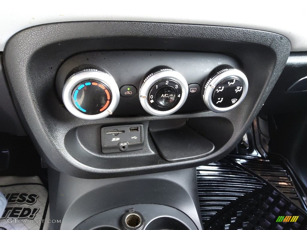 2014 Fiat 500L Easy Controls Photo #143419609